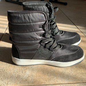 NEW WITH TAG Black Justice Boots Size 8